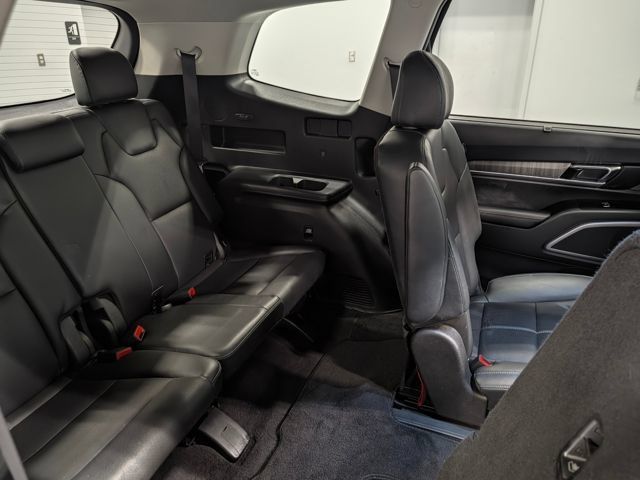 Used 2024 Kia Telluride EX w/ EX Captain's Chair Package FWD image 33