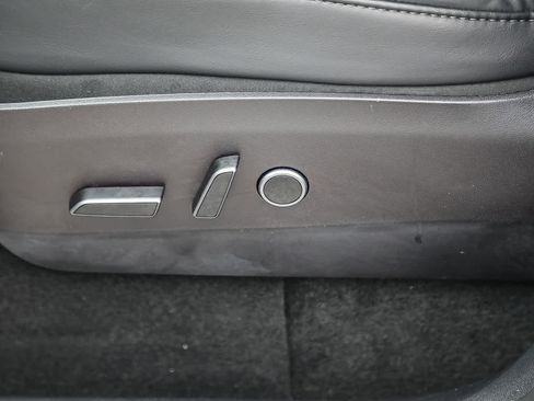 Used 2022 Tesla Model Y Performance AWD/4WD image 19