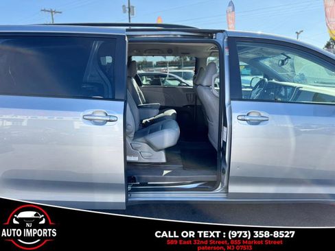 Used 2016 Toyota Sienna XLE Premium image 22
