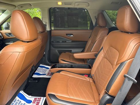 Used 2022 Nissan Pathfinder Platinum w/ Cargo Package FWD image 40
