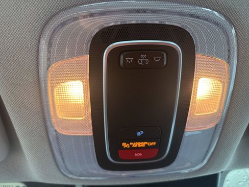 Used 2024 Hyundai Elantra SEL image 31