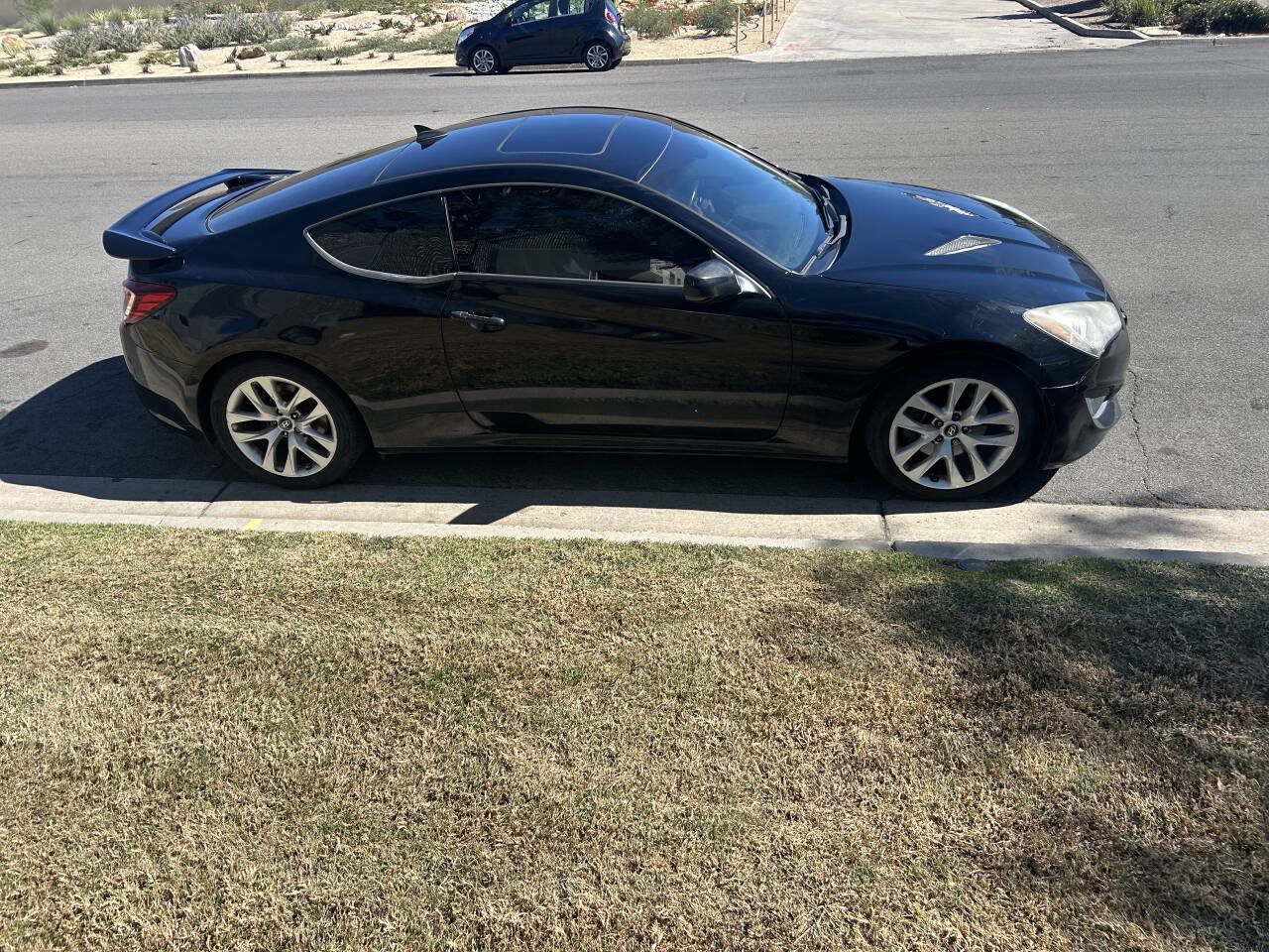 Used 2013 Hyundai Genesis 2.0T RWD image 2