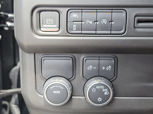 Used 2023 Chevrolet Suburban LT RWD image 31