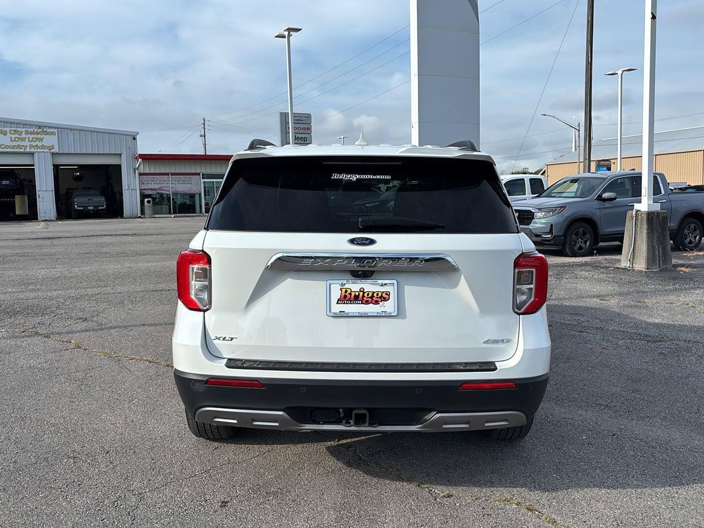 Used 2021 Ford Explorer XLT w/ Equipment Group 202A AWD/4WD image 12