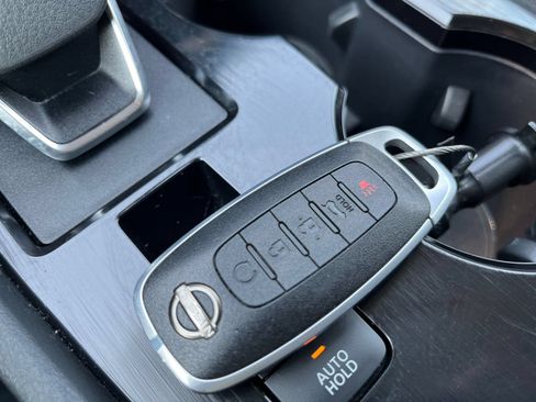 Used 2025 Nissan Rogue SV FWD image 21