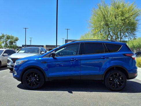 Used 2018 Ford Escape SE w/ SE Sport Appearance Package FWD image 3