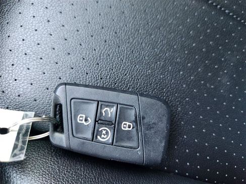 Certified 2023 Volkswagen Tiguan SE image 40