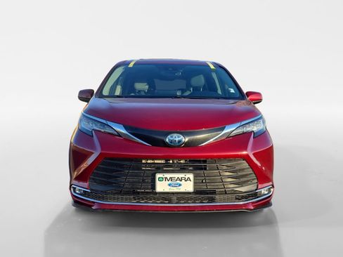Used 2022 Toyota Sienna XLE image 9