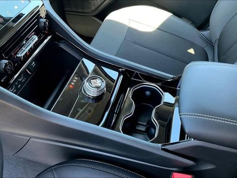 New 2023 Jeep Grand Cherokee L Laredo image 9