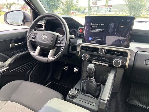 Used 2025 Toyota Tacoma TRD Sport AWD/4WD image 31
