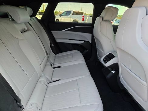 Used 2024 Cadillac Lyriq Luxury RWD image 26