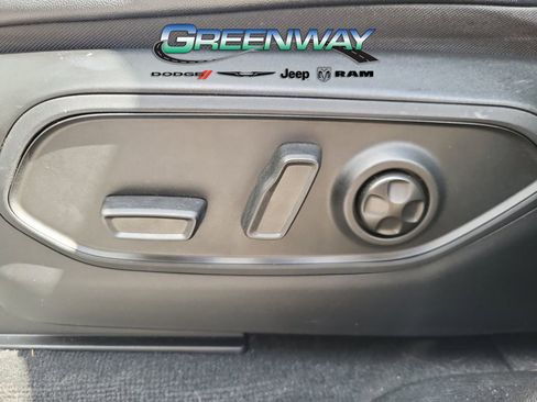 Used 2023 Jeep Grand Cherokee Limited w/ Black Appearance Package image 19