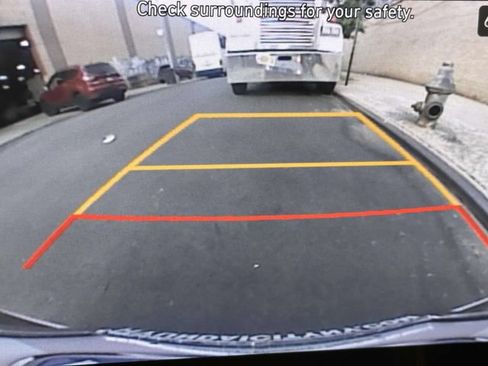 Used 2025 Hyundai Venue Limited FWD image 32