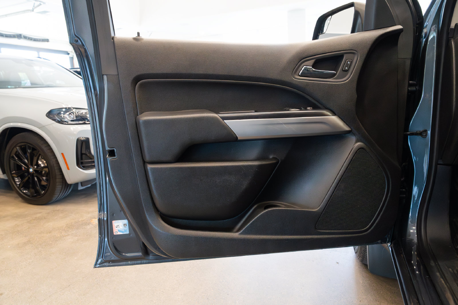 Used 2016 Chevrolet Colorado LT w/ LT Convenience Package RWD image 16