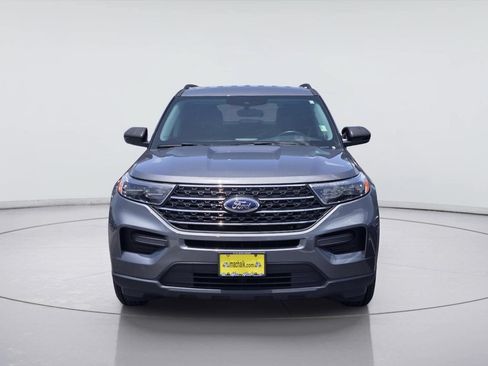 Used 2024 Ford Explorer XLT RWD image 2