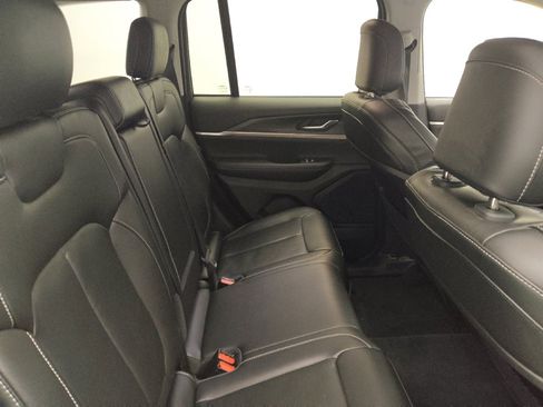 Used 2023 Jeep Grand Cherokee Limited AWD/4WD image 19