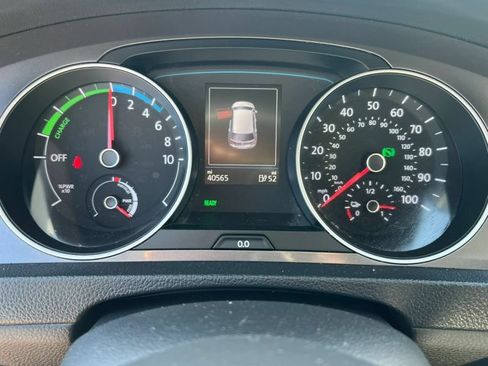 Used 2016 Volkswagen e-Golf SE w/ DC Fast Charging Package FWD image 26