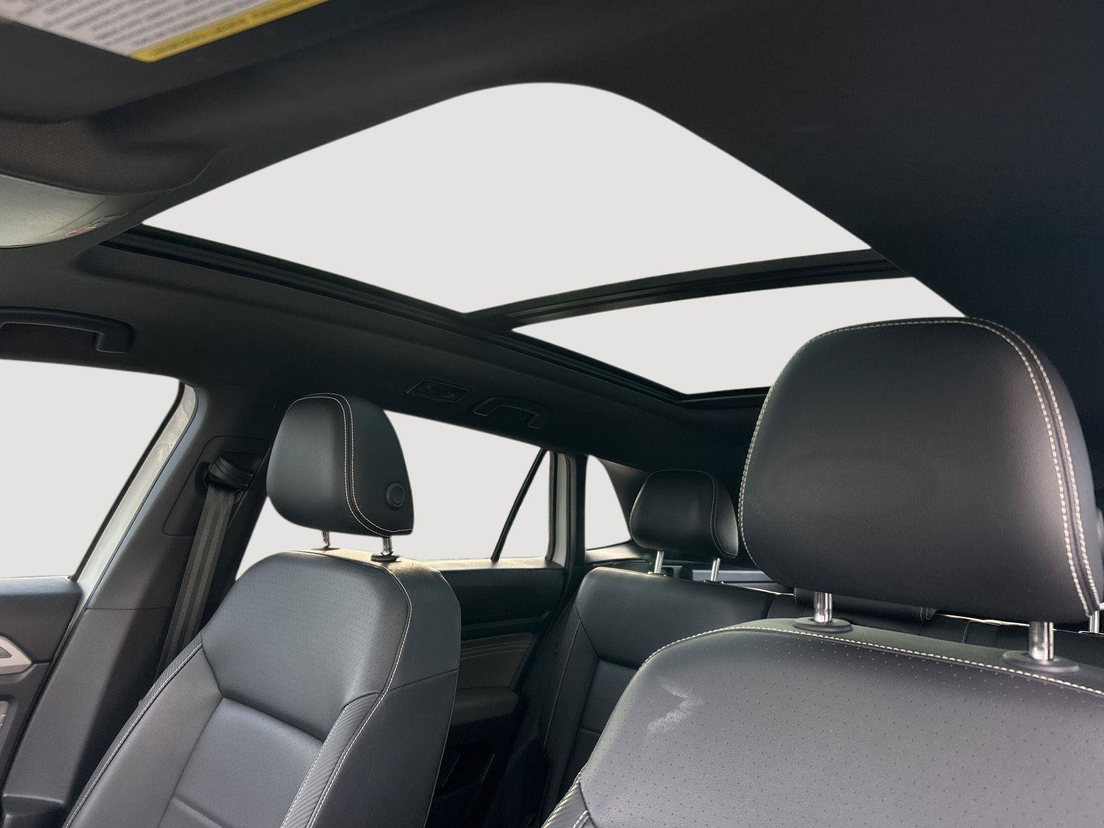 Certified 2023 Volkswagen Atlas Cross Sport SE w/ Panoramic Sunroof Package AWD/4WD image 21