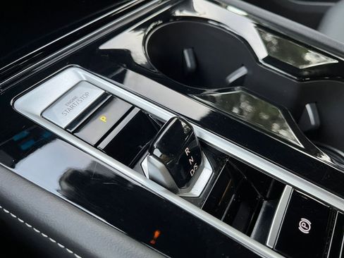 Used 2025 Volkswagen Atlas Cross Sport SE image 42