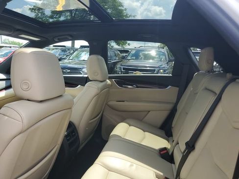 Used 2018 Cadillac XT5 Luxury w/ Driver Awareness Package AWD/4WD image 21