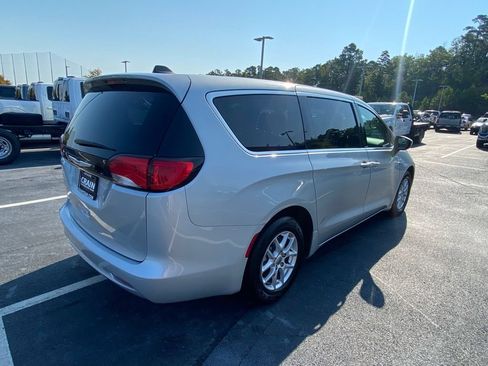 Used 2023 Chrysler Voyager LX FWD image 7