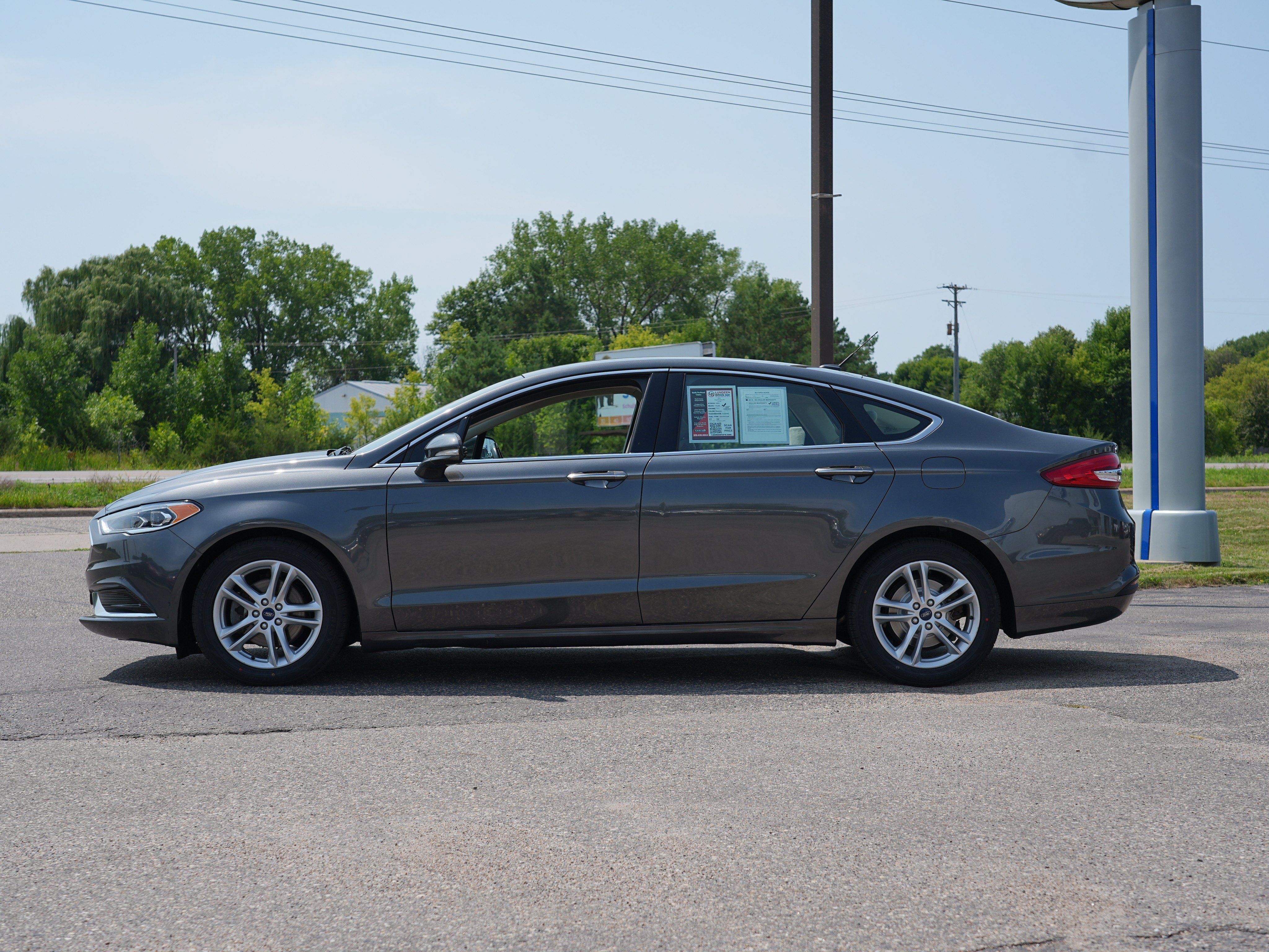 Used 2018 Ford Fusion SE w/ Fusion SE Technology Package FWD image 7