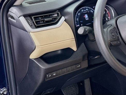 Certified 2025 Toyota RAV4 XLE w/ Convenience Package FWD image 10
