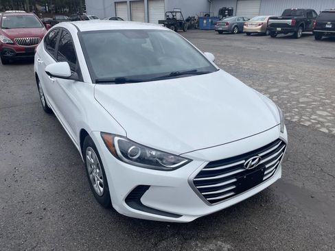 Used 2017 Hyundai Elantra SE image 7