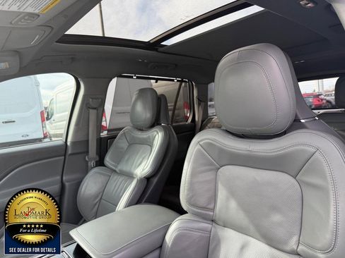 Used 2020 Lincoln Aviator Reserve w/ Equipment Group 202A image 9