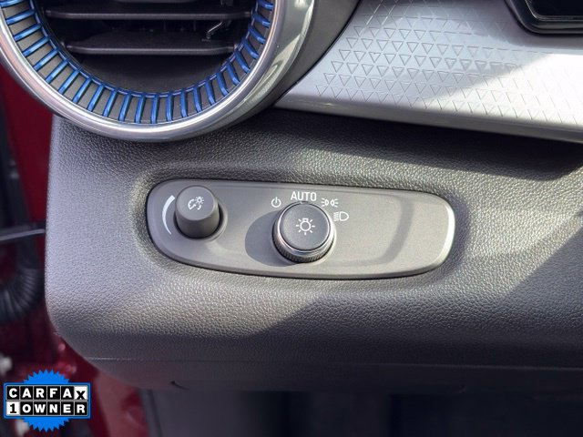 Used 2025 Chevrolet Trax LT w/ LT Convenience Package FWD image 18