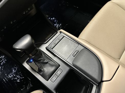Used 2020 Lexus ES 300h w/ Premium Package FWD image 26