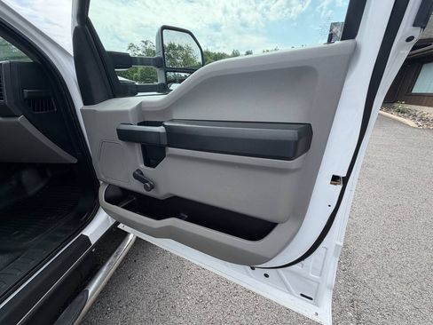 Used 2017 Ford F550 4x4 Regular Cab Super Duty image 41