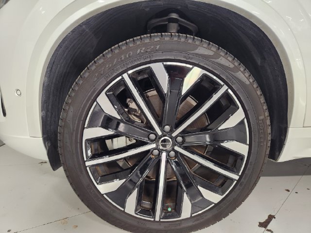 Certified 2026 Volvo XC90 B6 Plus w/ Protection Package Premier AWD/4WD image 8