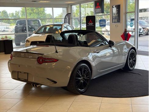 Used 2024 MAZDA MX-5 Miata Club RWD image 6