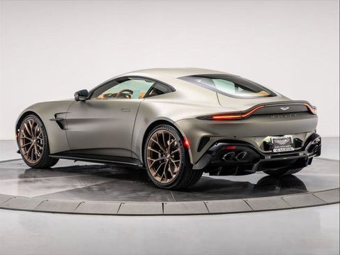Used 2025 Aston Martin V8 Vantage Coupe RWD image 2