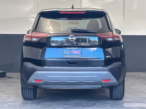 Used 2023 Nissan Rogue SV FWD image 4