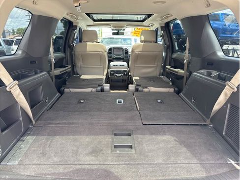 Used 2020 Ford Expedition XLT w/ Equipment Group 202A AWD/4WD image 34