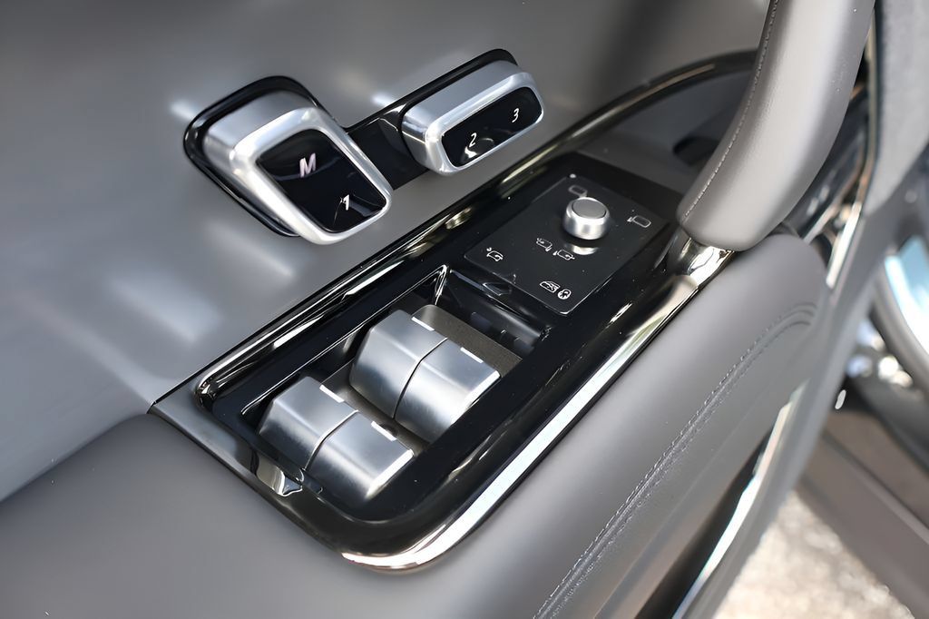 New 2026 Land Rover Range Rover Sport SE AWD/4WD image 28