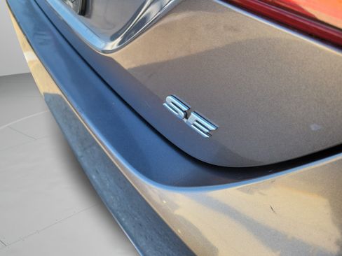 Used 2018 Toyota Camry SE FWD image 30