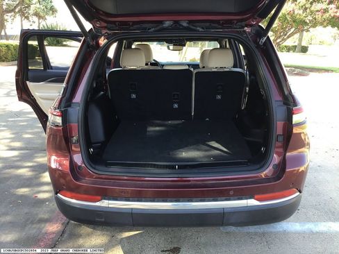 Used 2023 Jeep Grand Cherokee Limited RWD image 10