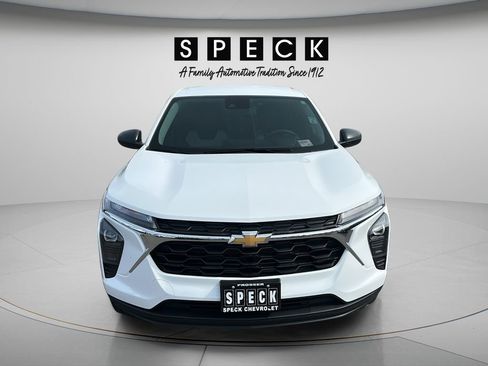 Used 2025 Chevrolet Trax LS FWD image 8