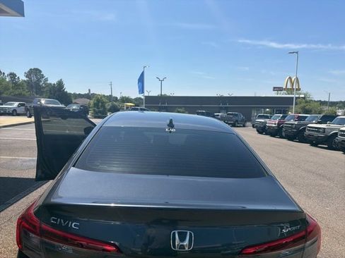 Used 2023 Honda Civic Sport image 5