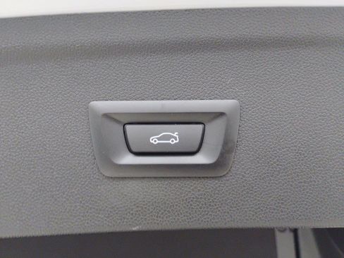 Used 2025 BMW iX xDrive50 w/ Premium Package image 29