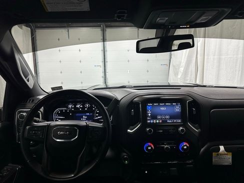 Used 2022 GMC Sierra 2500 AT4 image 17