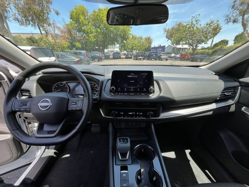 Used 2025 Nissan Rogue SV AWD/4WD image 35