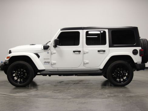 Used 2023 Jeep Wrangler Unlimited Sahara w/ Cold Weather Group AWD/4WD image 5