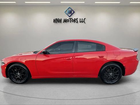 Used 2017 Dodge Charger SE w/ Popular Equipment Group image 2