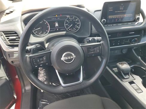 Used 2023 Nissan Rogue S image 5