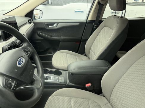 Used 2020 Ford Escape SE image 3