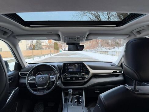 Used 2022 Toyota Highlander XLE image 31